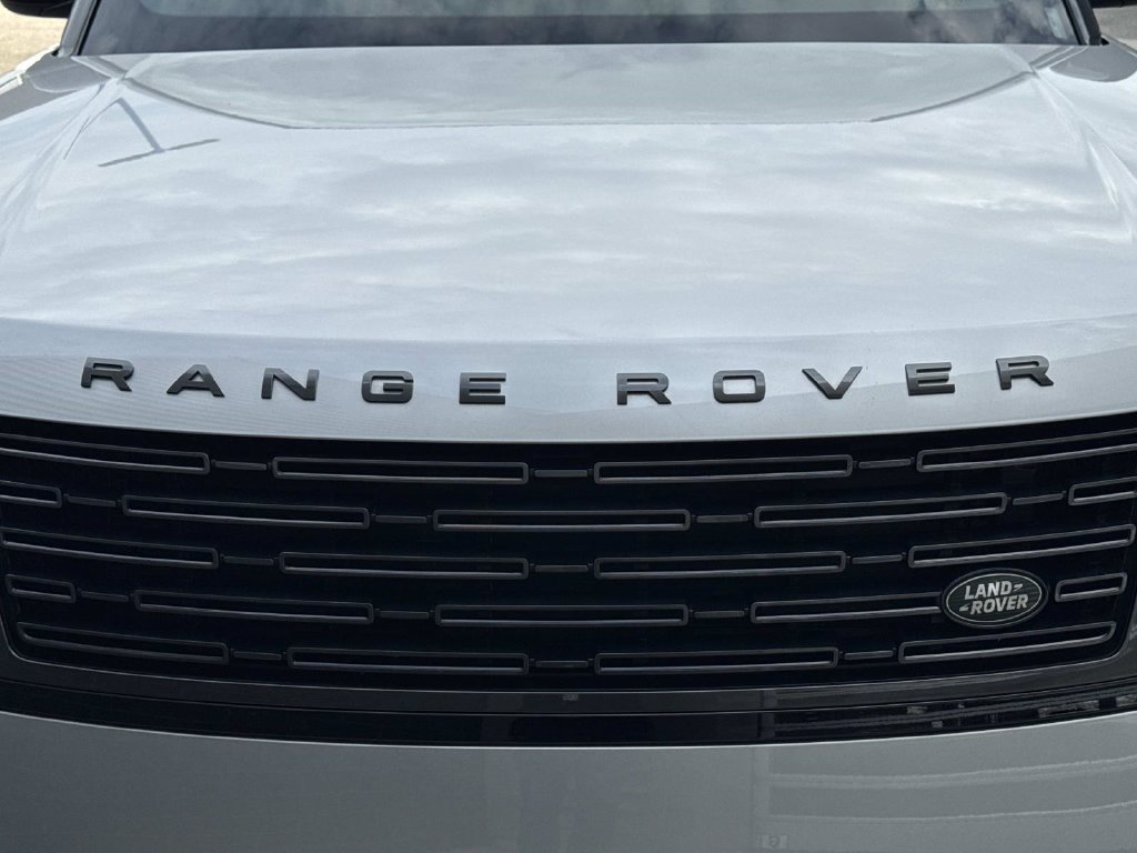 Used 2025 Land Rover Range Rover Long Wheelbase SE AWD/4WD image 11