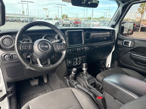 Used 2021 Jeep Gladiator Sport image 16