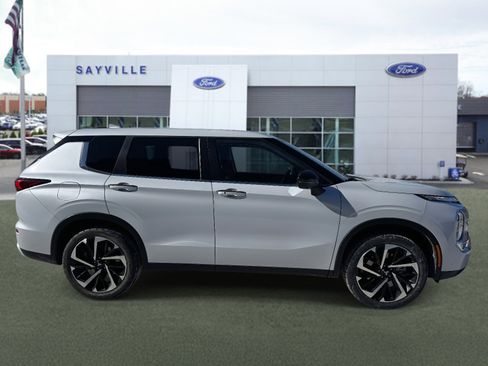 Used 2024 Mitsubishi Outlander SE Black Edition image 6