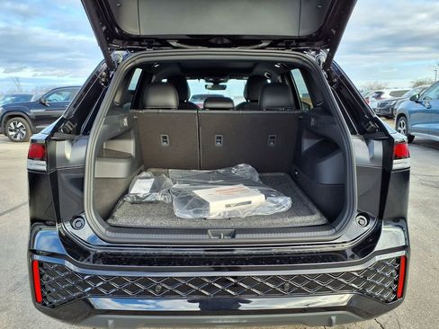 New 2026 Volkswagen Tiguan SE R-Line image 8