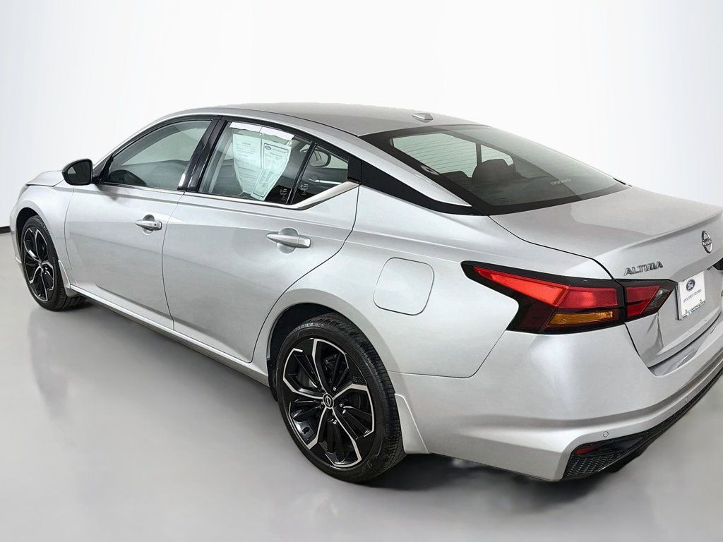Used 2025 Nissan Altima 2.5 SR AWD/4WD image 4
