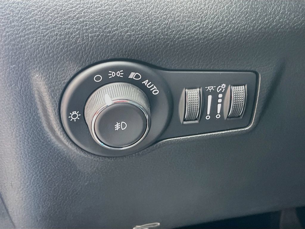 Used 2026 Jeep Compass Limited AWD/4WD image 10