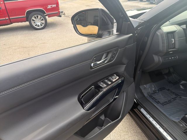 Certified 2026 Nissan Pathfinder Platinum AWD/4WD image 11
