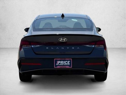 Certified 2025 Hyundai Elantra Sport FWD image 6