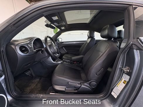 Used 2018 Volkswagen Beetle 2.0T SE FWD image 12
