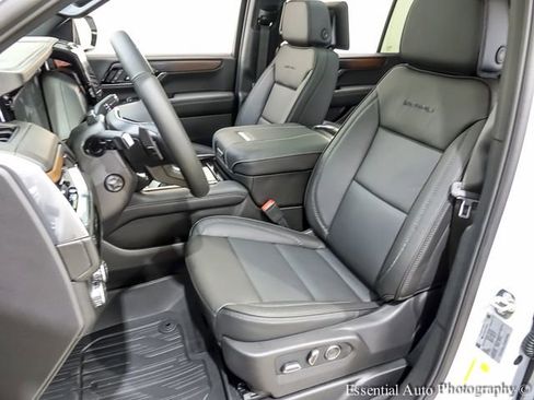 New 2026 GMC Yukon XL Denali AWD/4WD image 9