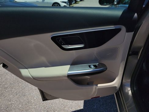 Used 2023 Mercedes-Benz C 300 Sedan image 10