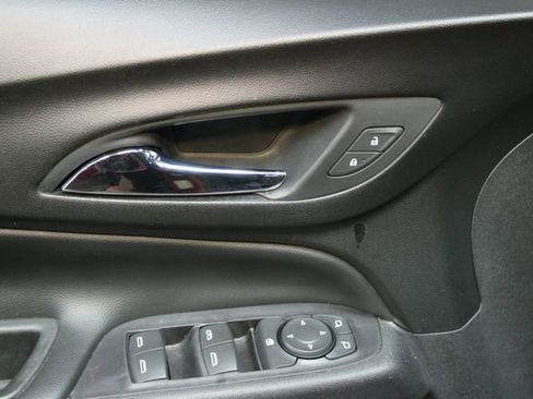 Used 2020 Chevrolet Equinox LT image 19