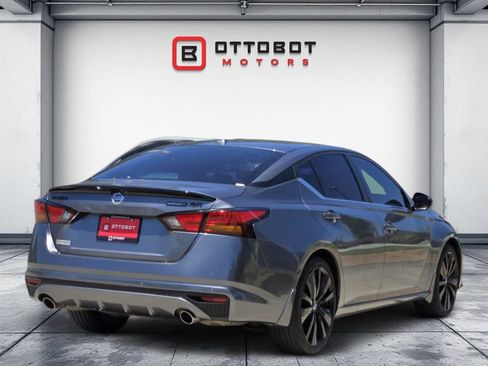 Used 2022 Nissan Altima 2.5 SR w/ Midnight Edition Package FWD image 4