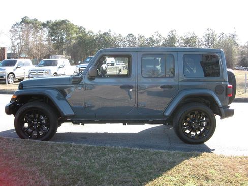 Used 2025 Jeep Wrangler Unlimited Sahara w/ Safety Group image 5