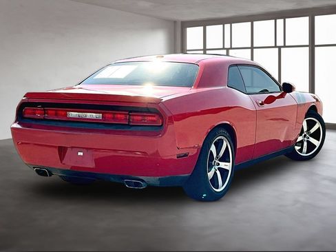 Used 2009 Dodge Challenger R/T RWD image 3