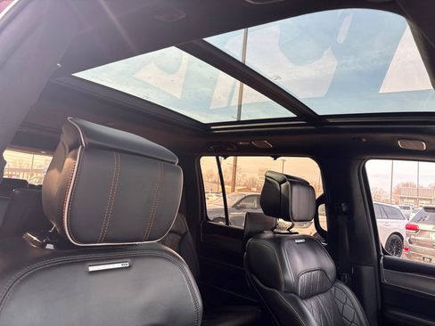 Used 2022 Jeep Grand Wagoneer Series III w/ Rear Seat Video Group 1 image 11