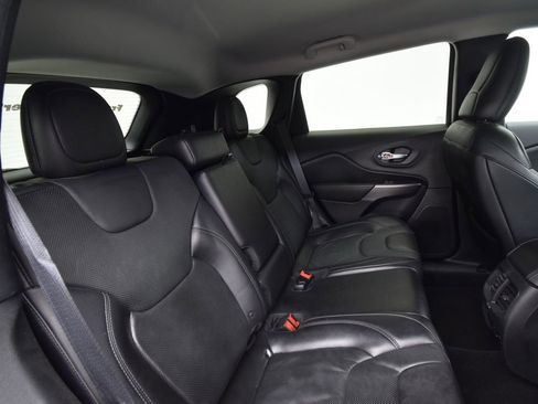 Used 2019 Jeep Cherokee Limited image 24