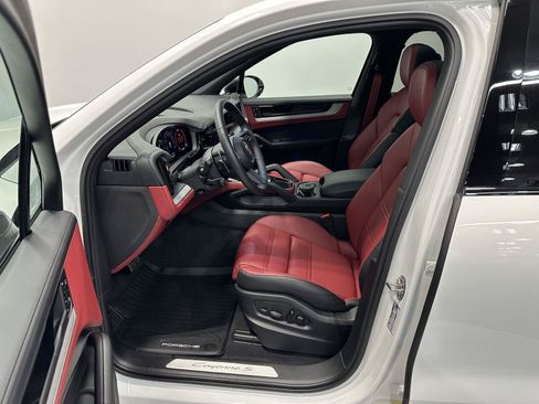 Used 2025 Porsche Cayenne S AWD/4WD image 17
