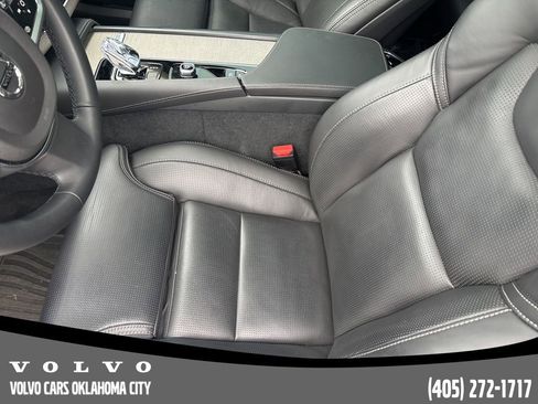 Certified 2025 Volvo XC90 B6 Ultra w/ Lounge Package image 10