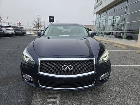 Used 2017 INFINITI Q70 L 3.7 image 2