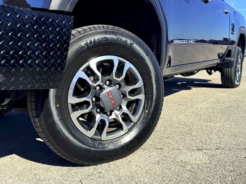 Used 2023 GMC Sierra 2500 SLT w/ SLT Convenience Package image 2