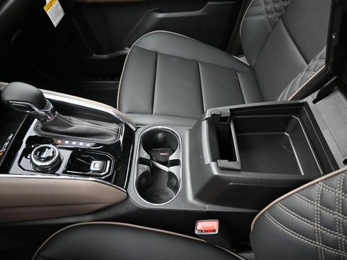 New 2026 GMC Canyon Denali image 17