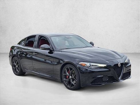Used 2020 Alfa Romeo Giulia w/ Nero Edizione RWD image 3