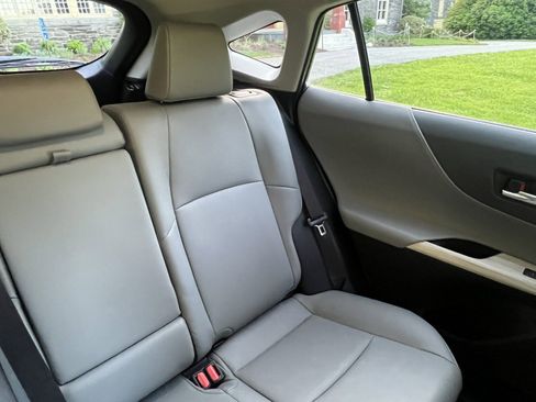 Used 2024 Toyota Venza XLE AWD/4WD image 19
