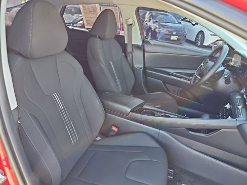Used 2024 Hyundai Elantra Blue FWD image 10