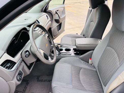 Used 2015 Chevrolet Traverse LT image 10