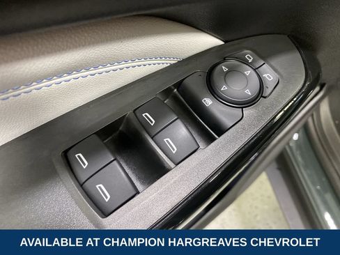 Used 2025 Chevrolet Trax LT FWD image 31