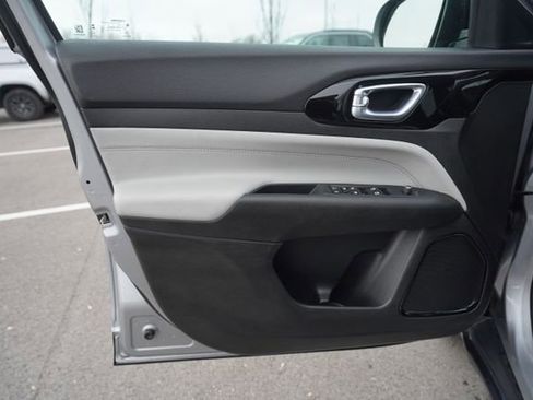 Used 2024 Jeep Compass Limited image 14