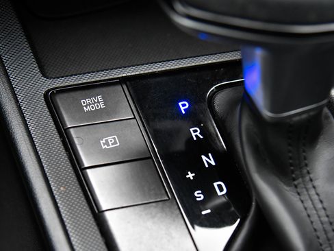 Used 2025 Hyundai Elantra Sport image 23