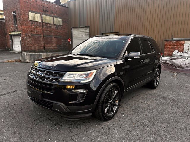 Used 2018 Ford Explorer XLT w/ XLT Appearance Package AWD/4WD image 1