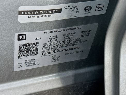 Used 2025 Chevrolet Traverse LT image 12