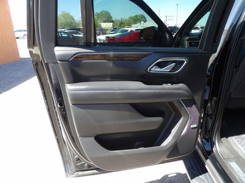 Used 2022 Chevrolet Suburban Premier image 11