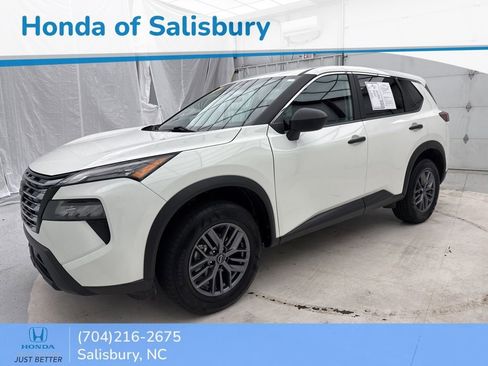 Used 2024 Nissan Rogue S image 3