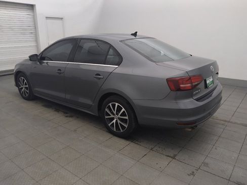 Used 2017 Volkswagen Jetta SE FWD image 3