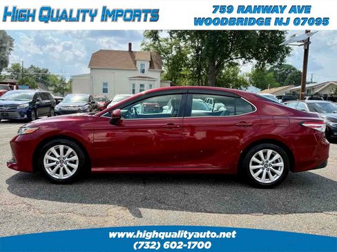 Used 2018 Toyota Camry LE FWD image 5
