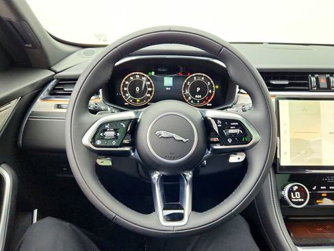 Certified 2025 Jaguar F-PACE R-Dynamic S image 29