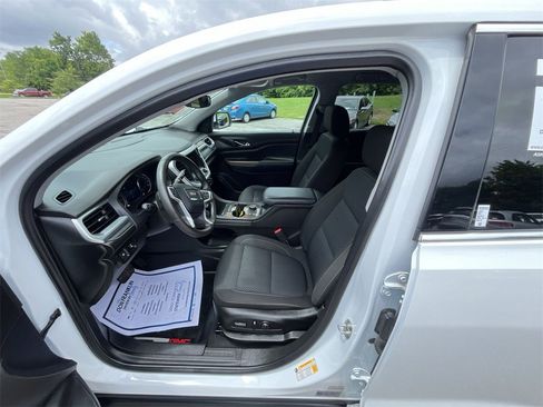 Used 2023 GMC Acadia SLE w/ Driver Convenience Package image 11