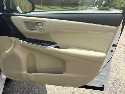 Used 2017 Toyota Camry XLE w/ Moonroof Package image 13