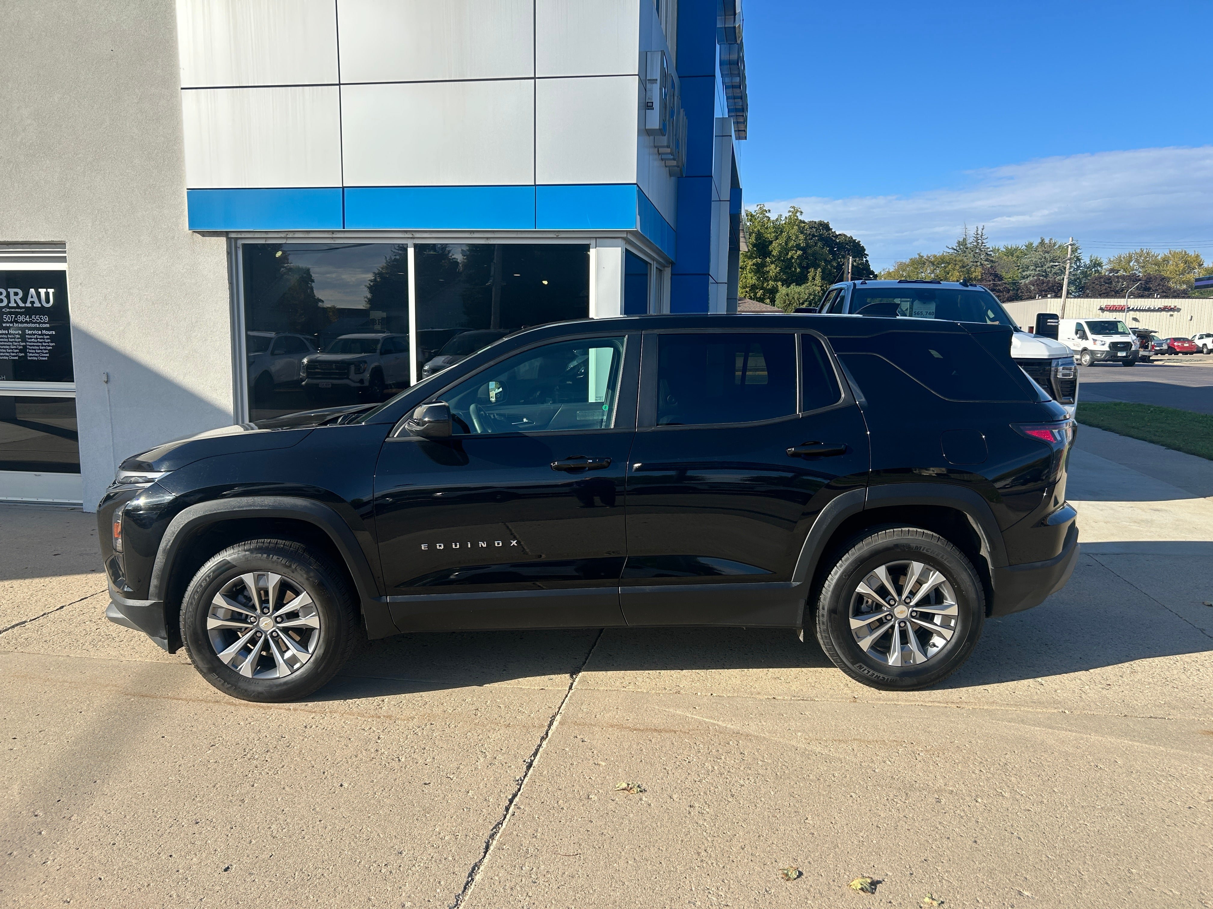Used 2026 Chevrolet Equinox LT w/ Convenience Package II AWD/4WD image 1