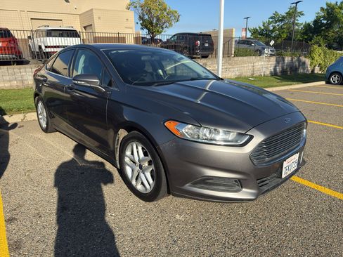 Used 2014 Ford Fusion SE FWD image 3