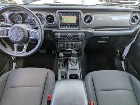 Used 2023 Jeep Gladiator Overland AWD/4WD image 16