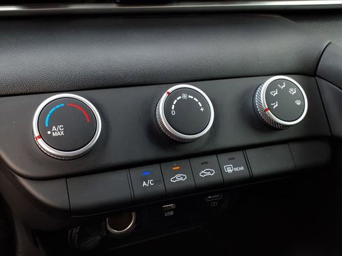 Certified 2023 Hyundai Elantra SE image 22