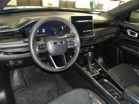Used 2023 Jeep Compass Trailhawk w/ Trailhawk Elite Group AWD/4WD image 9