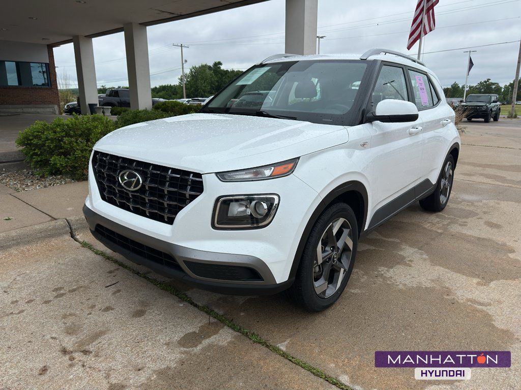 Used 2025 Hyundai Venue SEL FWD image 1
