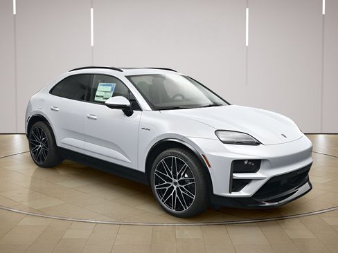 Certified 2025 Porsche Macan Turbo Electric AWD/4WD image 27