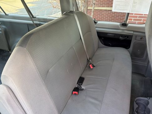 Used 2011 Ford E-350 and Econoline 350 XLT image 12