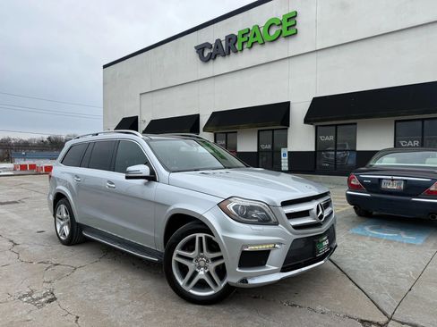 Used 2014 Mercedes-Benz GL 550 4MATIC image 1
