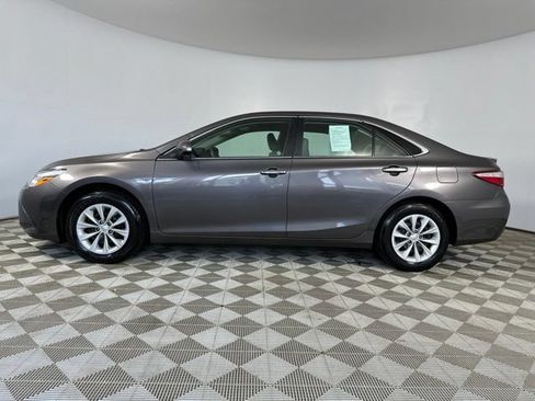 Used 2015 Toyota Camry LE FWD image 4