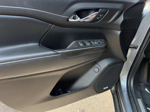 Used 2020 GMC Acadia SLT AWD/4WD image 14