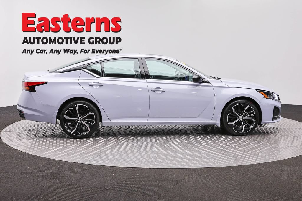 Used 2025 Nissan Altima 2.5 SR w/ SR Premium Package FWD image 6